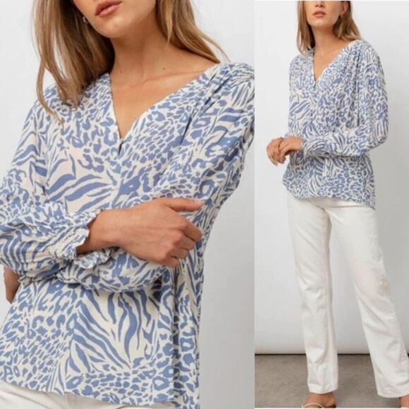 Rails Brinley Blue Mixed Animal Top Size Medium Crinkle Crepe Cheetah Zebra - Picture 1 of 14